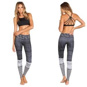 Onzie Leggings Flow Stripe Athletic Athleisure Neutral Black White M / L